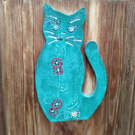 Bir Kedi Проживание в семье Аванос